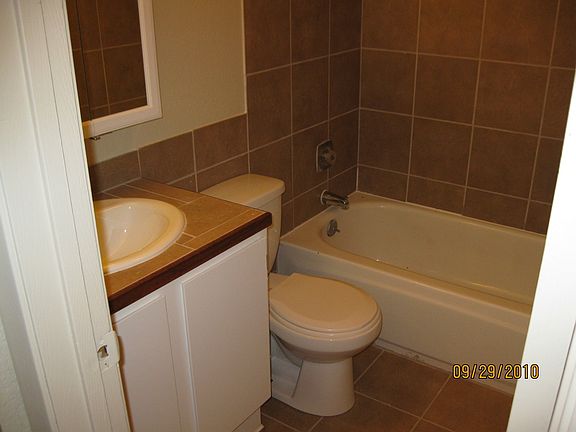 5th image of 825 Pleasant St