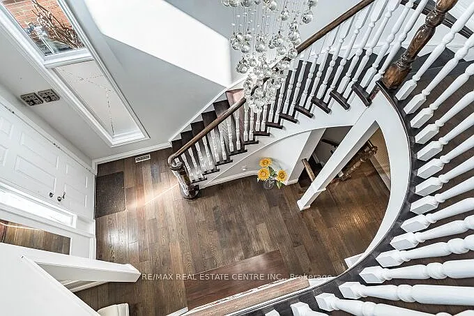 33 Strathroy Cres — Photo 31