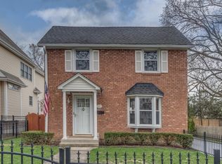 548 S Main St, Naperville, IL 60540