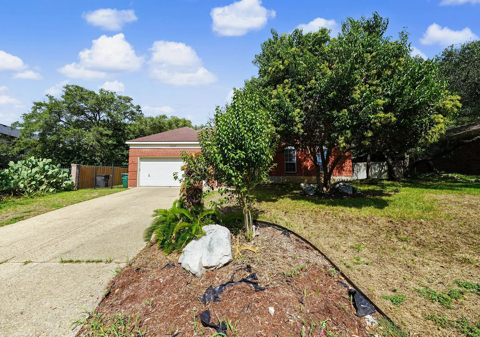 Beautiful Single-Story Stone Oak Home - Realtor Commission: $500 — Photo 4