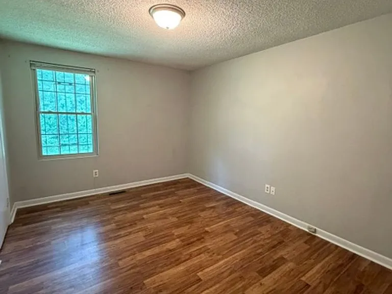 212 Jay Dr — Photo 8