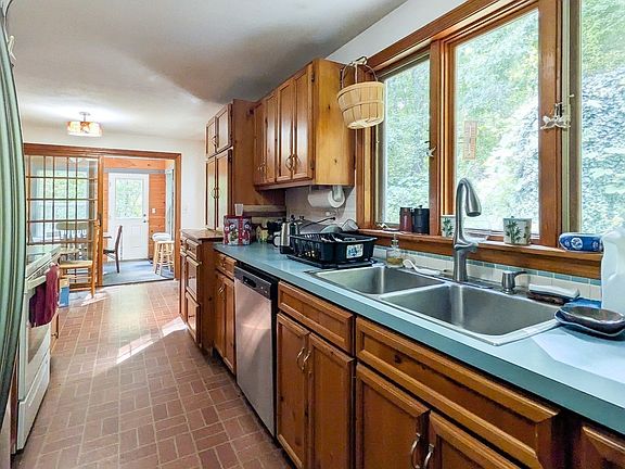 5th image of 355 Coy Hill Rd