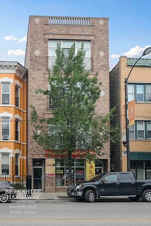 Building Photo - 2044 W Chicago Ave #2