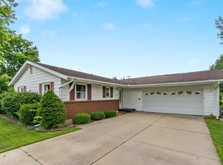 1507 E 18th St, Sterling, IL 61081