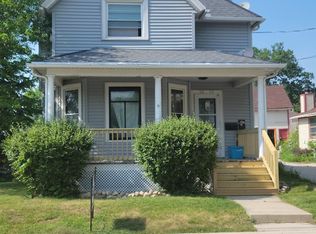 28 E Loos St, Hartford, WI 53027