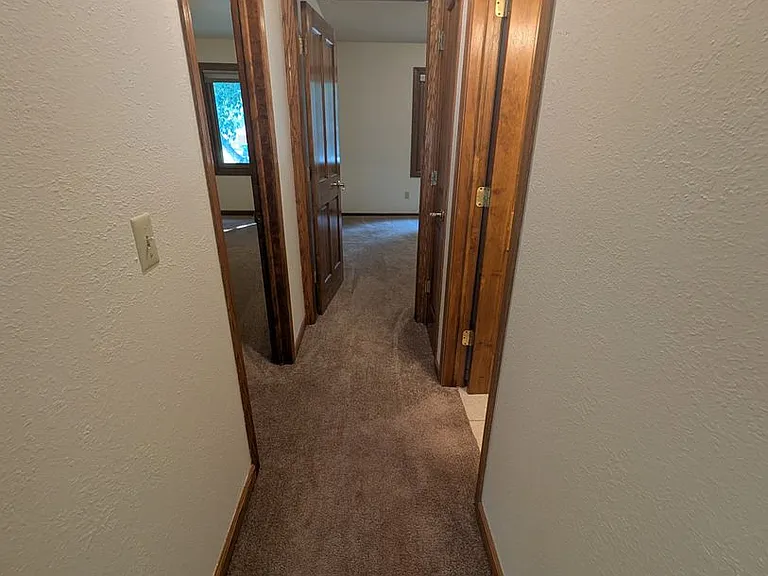 10207 Pilgrim Ln N — Photo 11