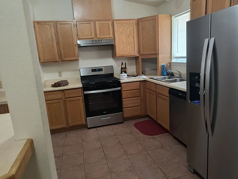 913 Grape St — Photo 17