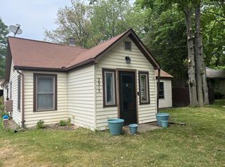 2913 Grant Ln, Midland, MI 48642