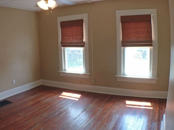 5th image of 390 E 17th Ave