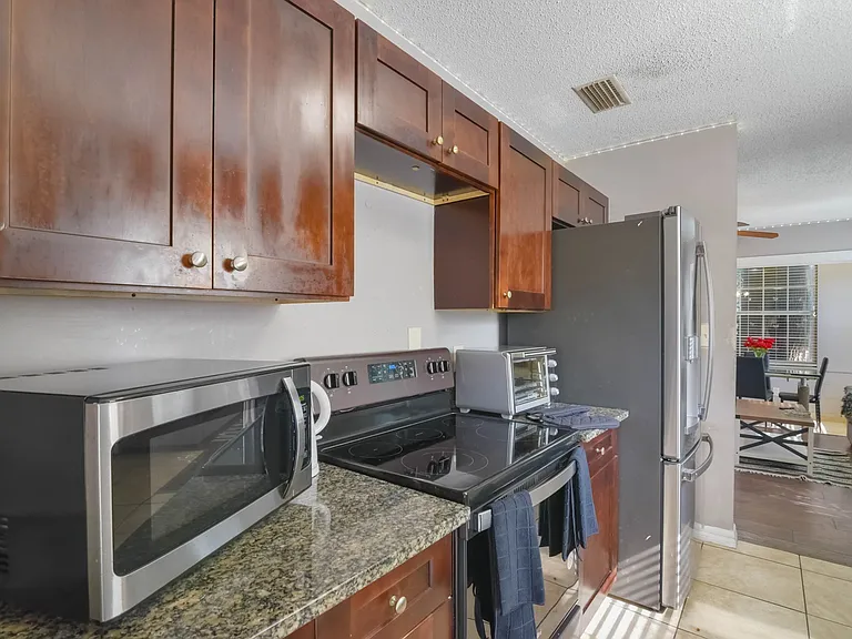 1226 Dewey Ave — Photo 10