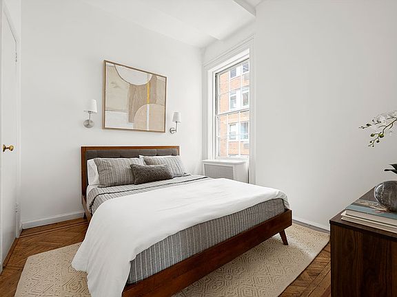 4th image of 31 Gramercy Park S APT 3B