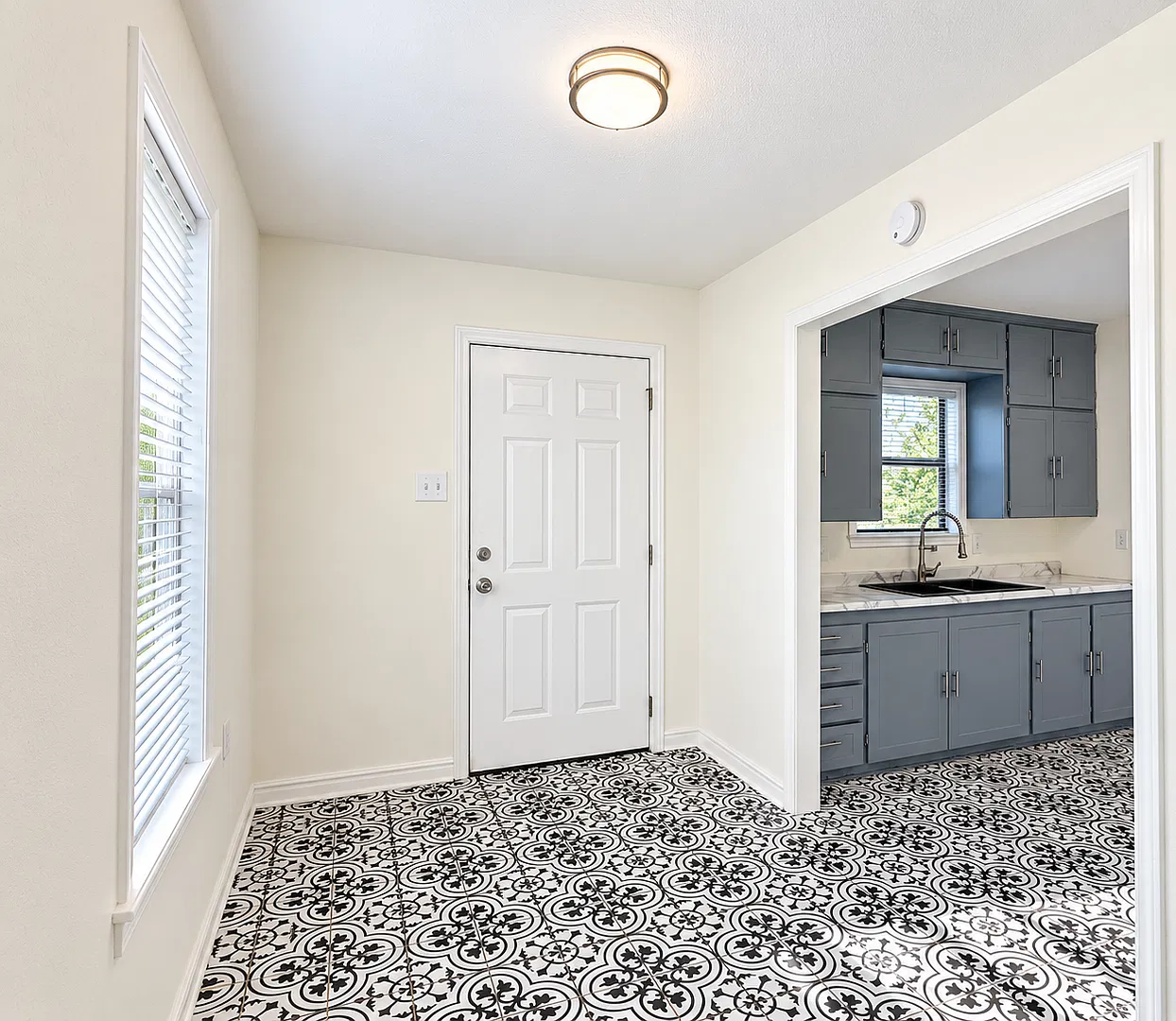 Cozy 2 Bedroom, 1 Bath Home Coming Soon! — Photo 2