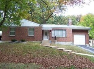 7113 Winchester Dr, Saint Louis, MO 63121