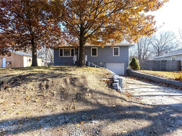 403 NE Beacon Ave, Lees Summit, MO 64063