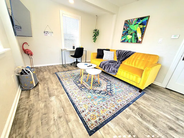 2348 Dartmouth Ave N #B — Photo 9