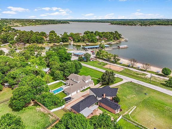 3rd image of 203 W Lake Dr