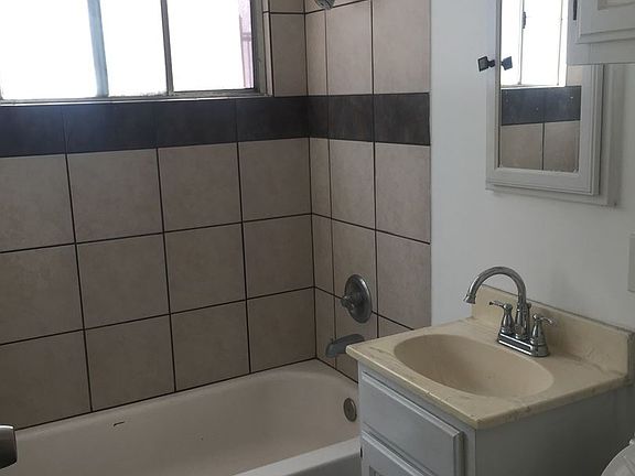 3rd image of 706 W 82nd St APT 03