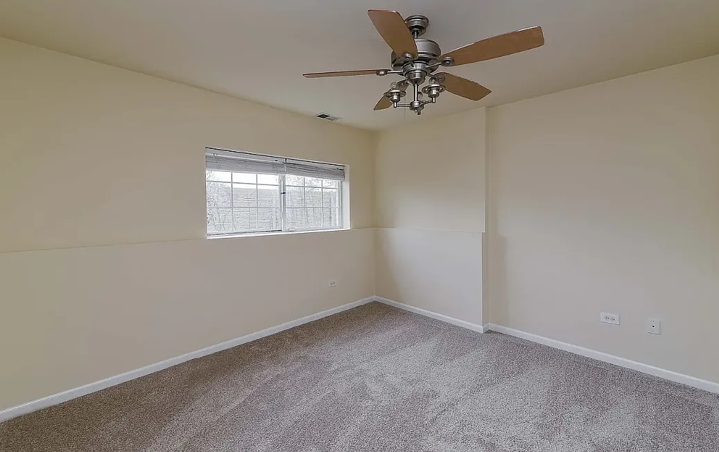 3 bed, 2001 sqft, $3,200 — Photo 2