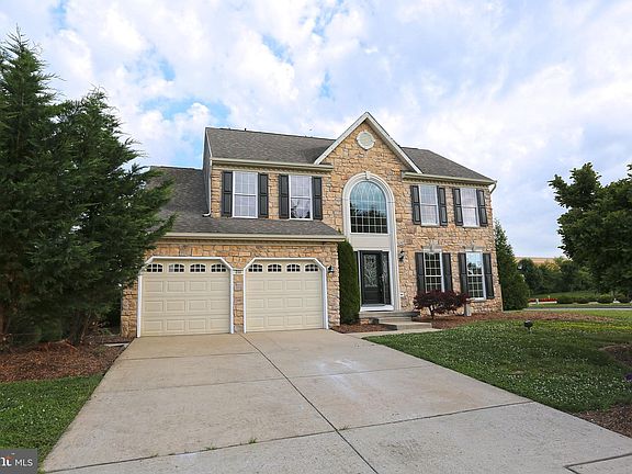 4th image of 200 Woodbine Ct
