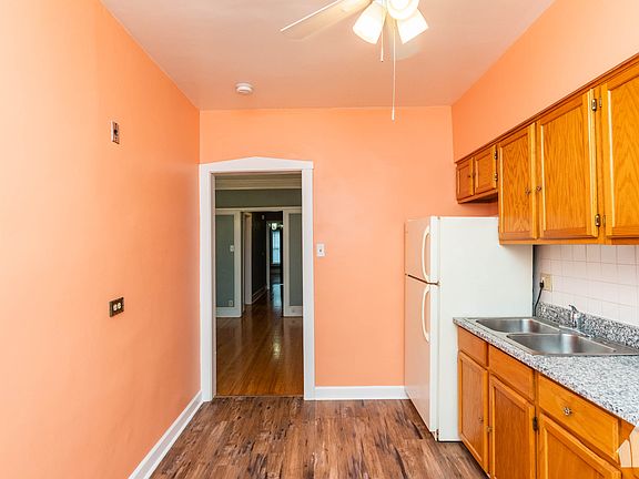 2nd image of 1525 W Rosemont Ave #3W