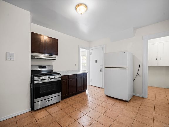 3rd image of 215 Woodlawn Ter #2