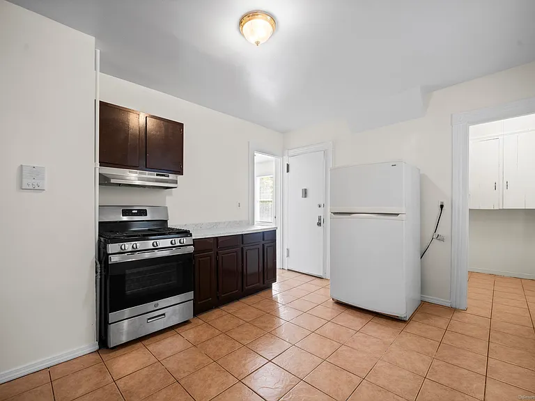 215 Woodlawn Ter #2 — Photo 3