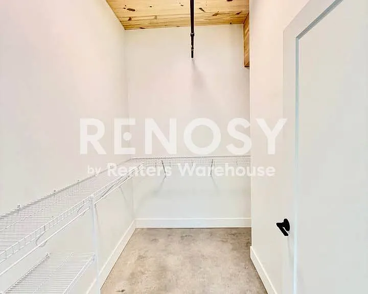 2701 Ingersoll Ave #204 — Photo 11