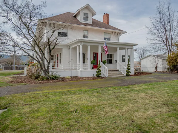 635 S 2nd St, Central Point, OR 97502