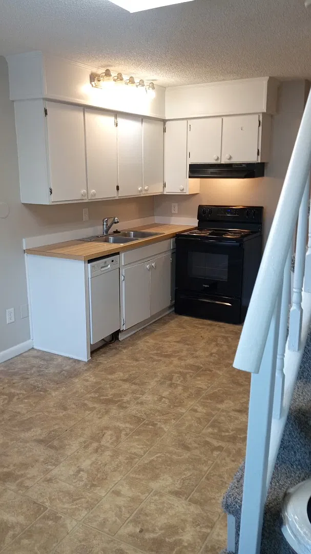 306 N Main St - Apt 18 — Photo 2