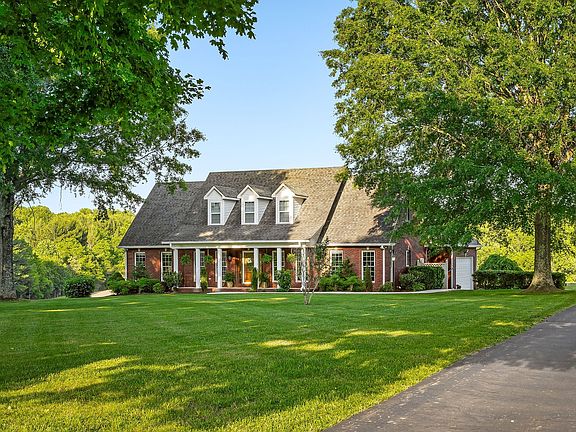 3rd image of 591 Pinewood Ln