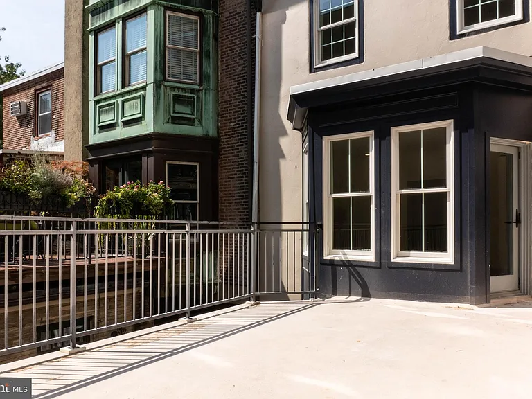 327 S 16th St #2R — Photo 11