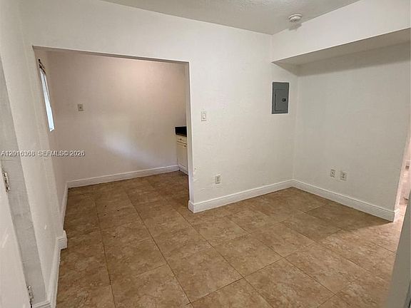 4th image of 219 NW 10th St APT 2