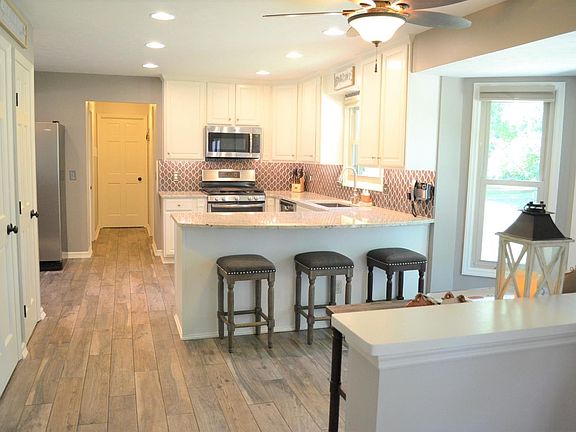 3rd image of 7115 Highpoint Blvd