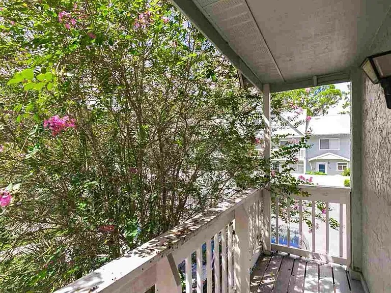 4411 SW 34th St #301 — Photo 18