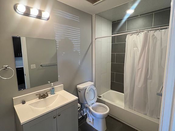 2nd image of 130 Garfield Ave APT 1