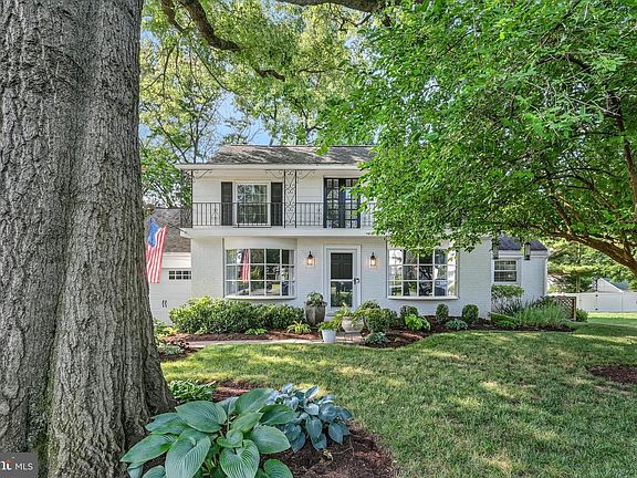 2nd image of 30 Glen Moore Cir