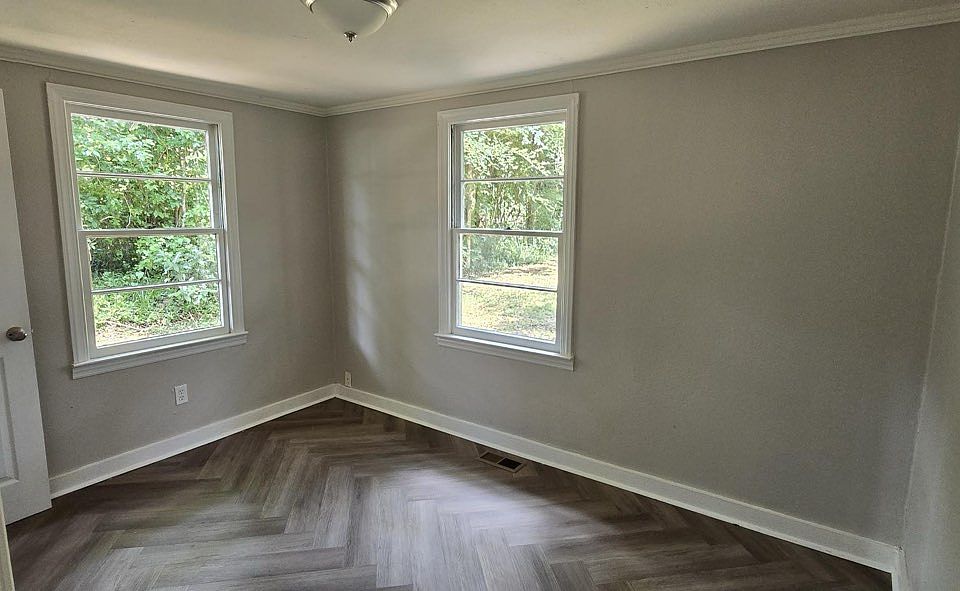 1st image of 107 Hollingshead Ave