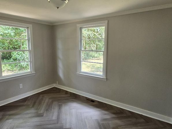 107 Hollingshead Ave