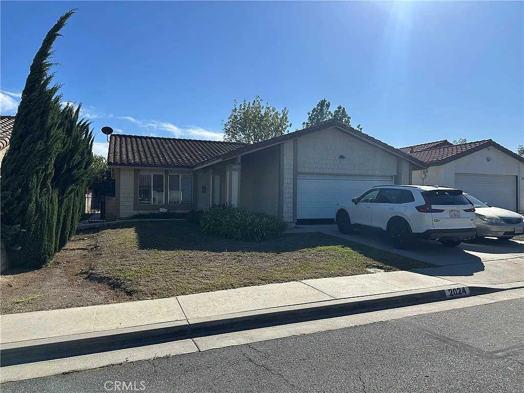 3 bed, 1230 sqft, $3,300 — Photo 1