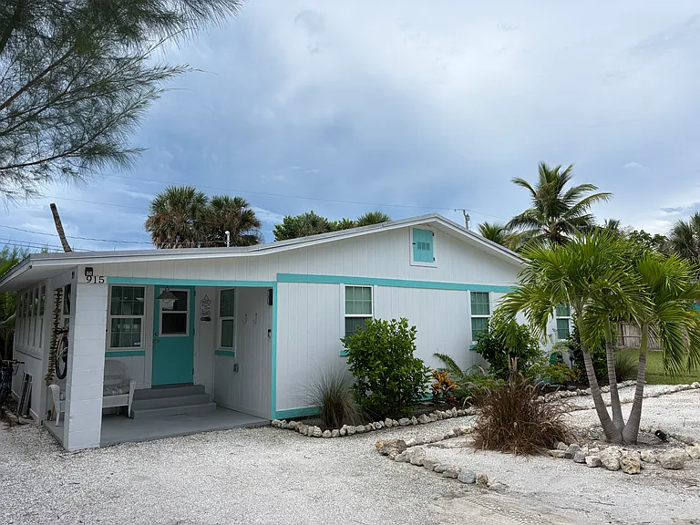 915 Main St — Photo 11
