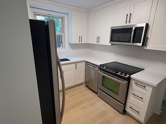 4th image of 872 Masson St