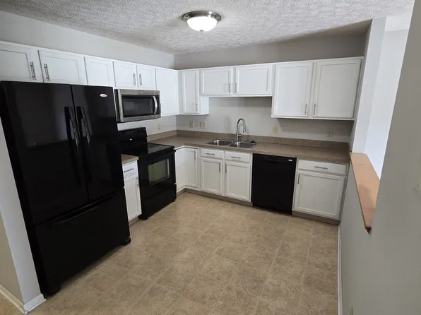 369 Angela Ln, Avon Lake, OH 44012
