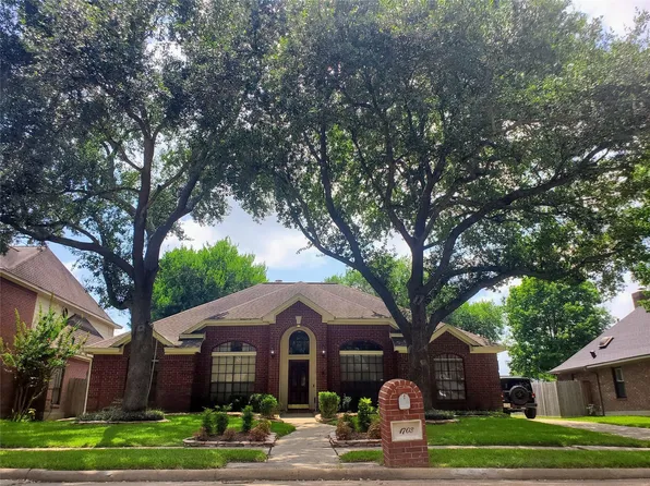 1703 E Hedgecroft Dr, El Lago, TX 77586