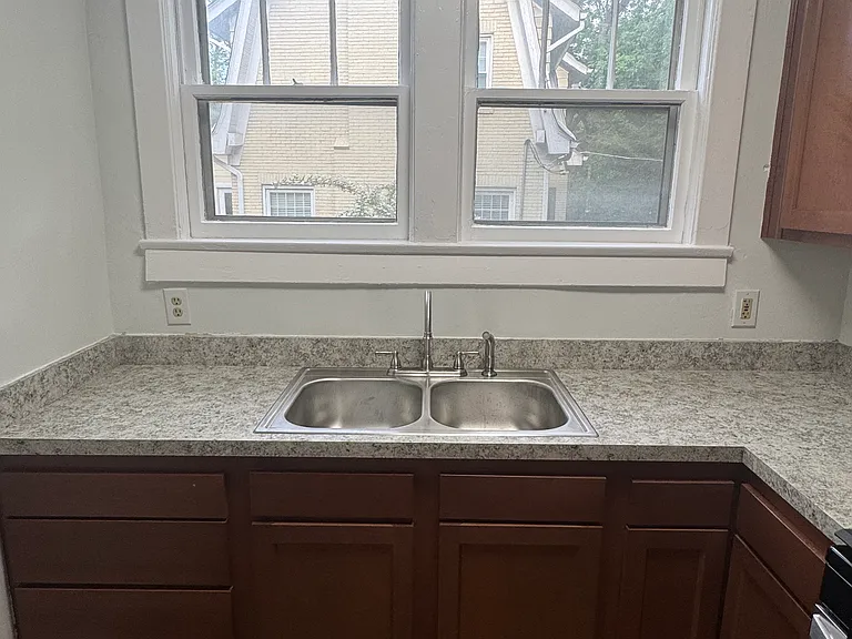 1333 Castlewood Ave #2 — Photo 10