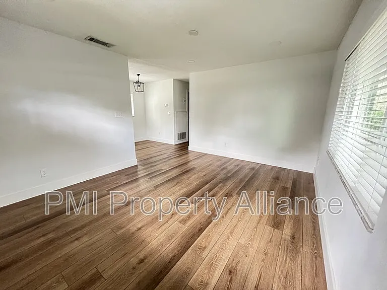 2302 Elizabeth Ave — Photo 2