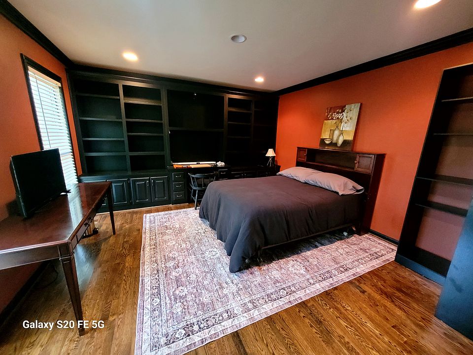 1st image of 5917 Manor Pl