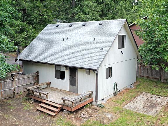 3rd image of 18032 W Clear Lake Blvd SE