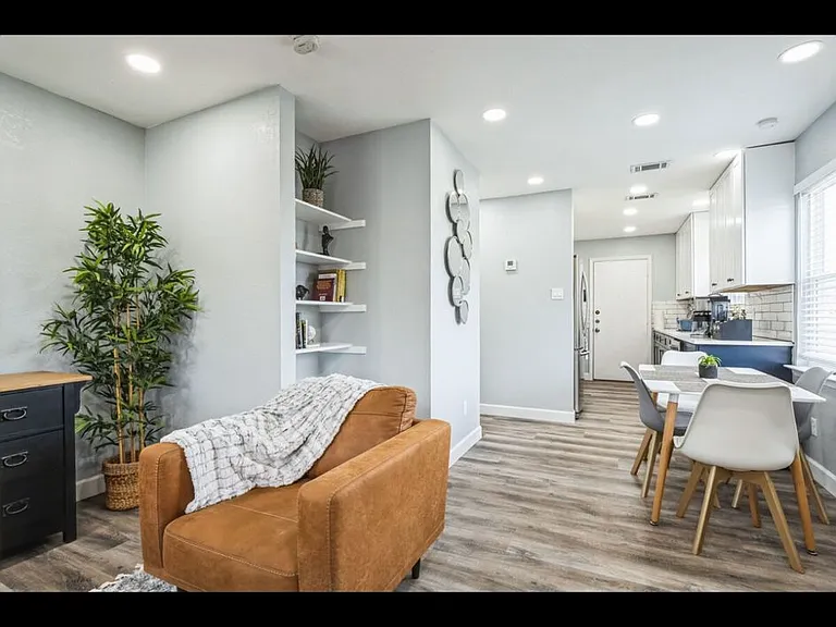 3004 Matador Dr #B — Photo 2