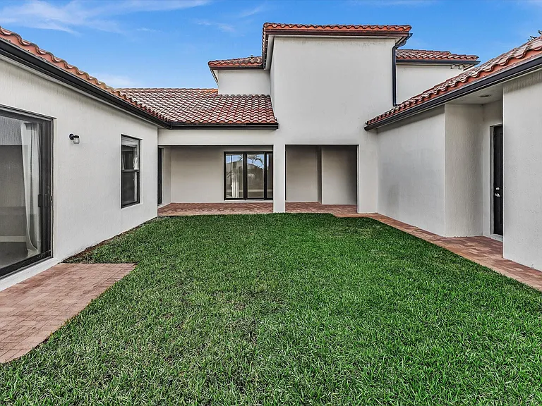 10630 SW 55th St — Photo 40
