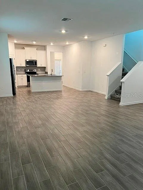 4 bed, 3.0 bath, 2044 sqft, $2,500 — Photo 3